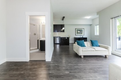 Photo 2 at 401 - 2362 Whyte Avenue, Central Pt Coquitlam, Port Coquitlam