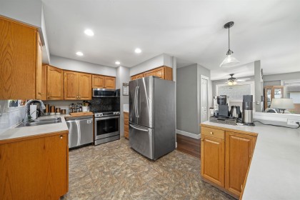 Photo 8 at 12347 Greenwell Street, East Central, Maple Ridge