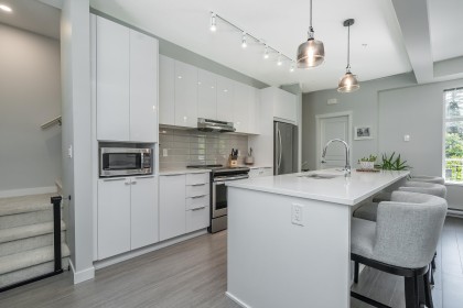 Photo 6 at 602 - 11295 Pazarena Place, East Central, Maple Ridge