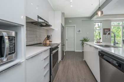 Photo 7 at 602 - 11295 Pazarena Place, East Central, Maple Ridge