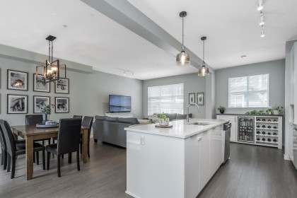Photo 3 at 602 - 11295 Pazarena Place, East Central, Maple Ridge
