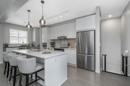 Photo 5 at 602 - 11295 Pazarena Place, East Central, Maple Ridge
