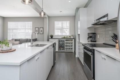 Photo 4 at 602 - 11295 Pazarena Place, East Central, Maple Ridge