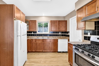 Photo 12 at 21598 Spring Avenue, West Central, Maple Ridge
