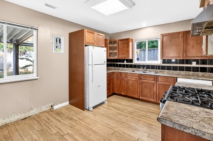 Photo 11 at 21598 Spring Avenue, West Central, Maple Ridge