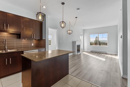 Photo 9 at 406 - 22290 North Avenue, West Central, Maple Ridge
