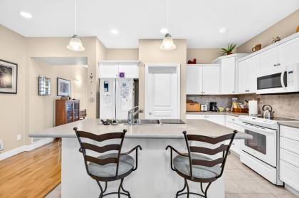 Photo 9 at 162 - 19639 Meadow Gardens Way, North Meadows PI, Pitt Meadows