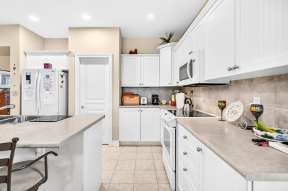 Photo 11 at 162 - 19639 Meadow Gardens Way, North Meadows PI, Pitt Meadows