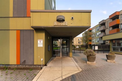 Photo 2 at 403 - 12075 228 Street, East Central, Maple Ridge