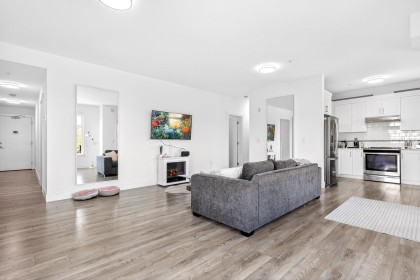 Photo 7 at 403 - 22577 Royal Crescent, East Central, Maple Ridge