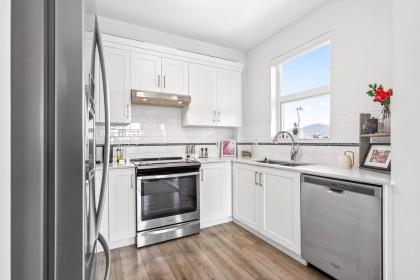 Photo 11 at 403 - 22577 Royal Crescent, East Central, Maple Ridge