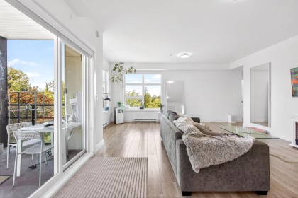 Photo 4 at 403 - 22577 Royal Crescent, East Central, Maple Ridge