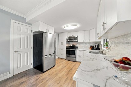 Photo 9 at 19 - 21550 Cherrington Avenue, West Central, Maple Ridge