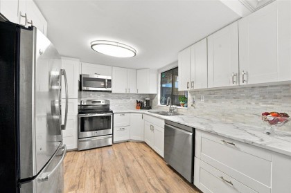 Photo 10 at 19 - 21550 Cherrington Avenue, West Central, Maple Ridge