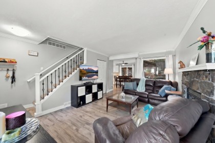Photo 4 at 19 - 21550 Cherrington Avenue, West Central, Maple Ridge