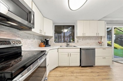 Photo 8 at 19 - 21550 Cherrington Avenue, West Central, Maple Ridge